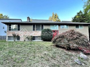 19221 100th Ave NE, Bothell, WA 98011