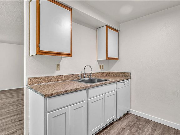 5th image of 230 SE Evans St APT 4