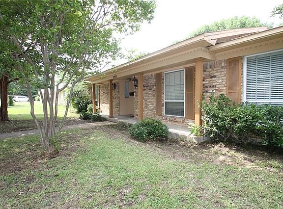 2nd image of 13935 Rolling Hills Ln
