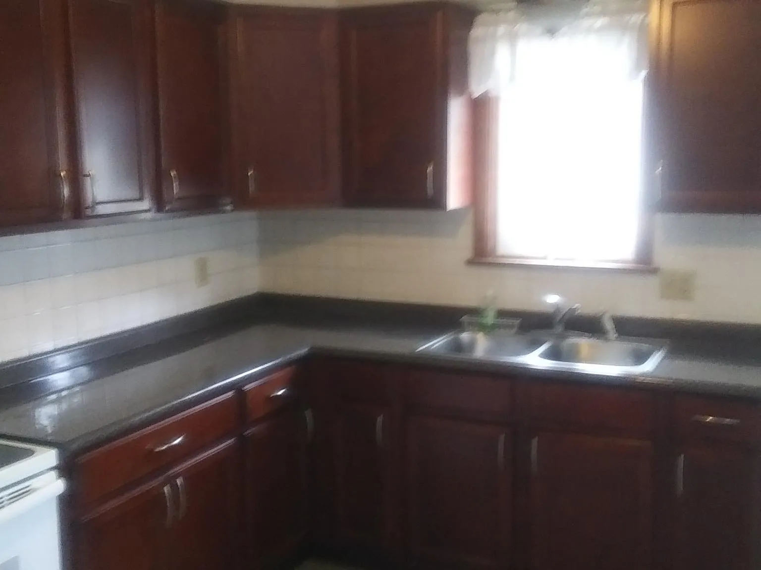 3 bed, 1100 sqft, $1,800 — Photo 2