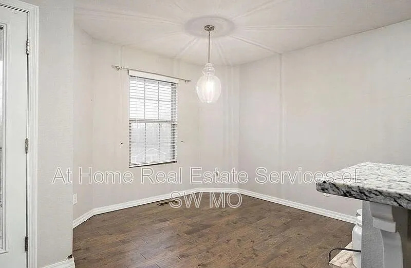 3 bed, 2.0 bath, 1362 sqft, $1,725 — Photo 4