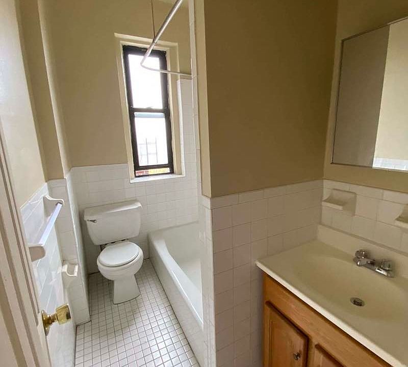 2nd image of 3204 Holland Ave APT 5A