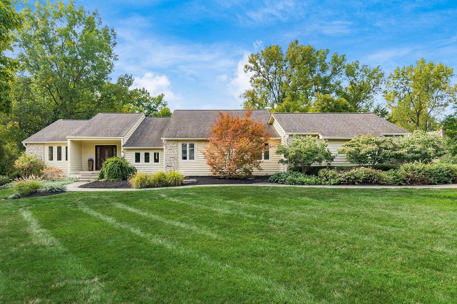 635 Retreat Ln photo 1