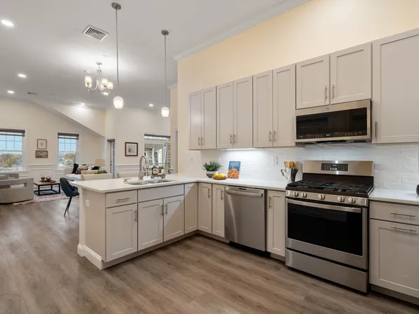 320 Middlesex Ave #D402, Medford, MA 02155