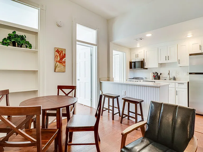 409 Constitution Ave NE #2 — Photo 9
