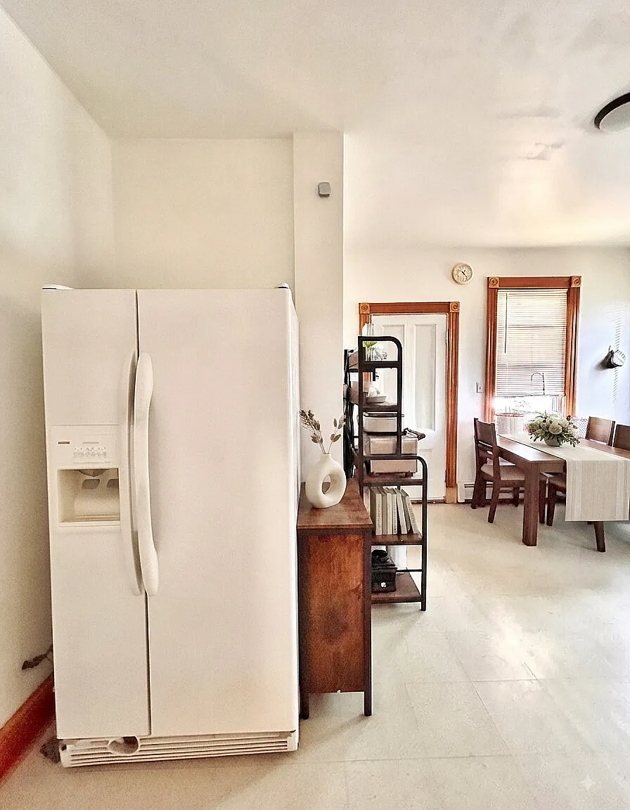 3 bed, 1.0 bath, 1000 sqft, $3,300 — Photo 4