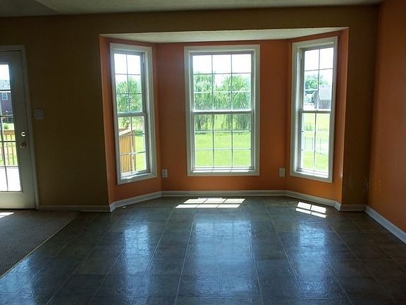 4th image of 174 Filmore Cir