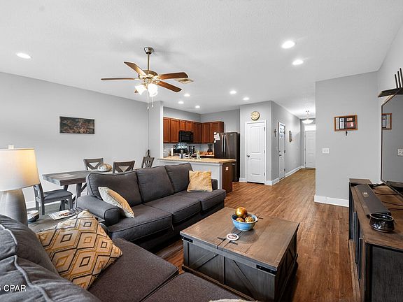 3rd image of 5828 Callaway Cir