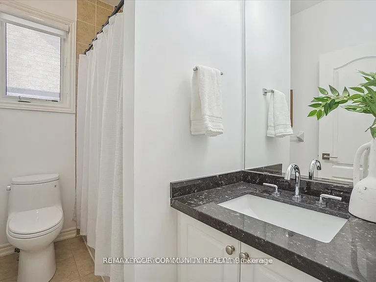 2172 Dawson Cres — Photo 23