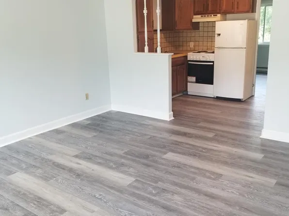 1353 Douglas Ave #4, Providence, RI 02904