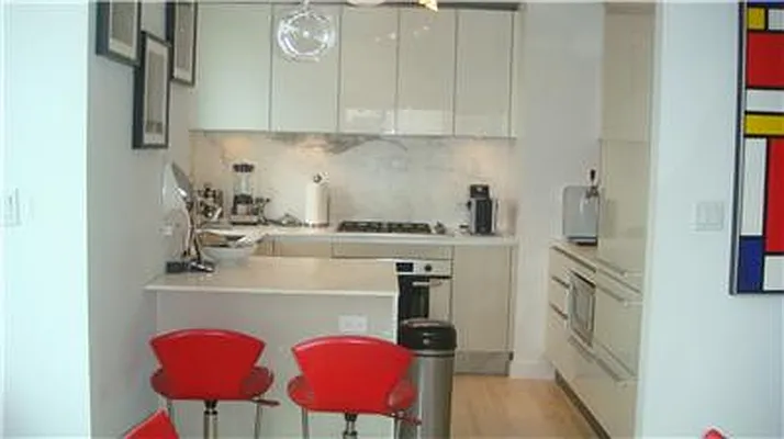 Rented by La Seven Inc. | media 16