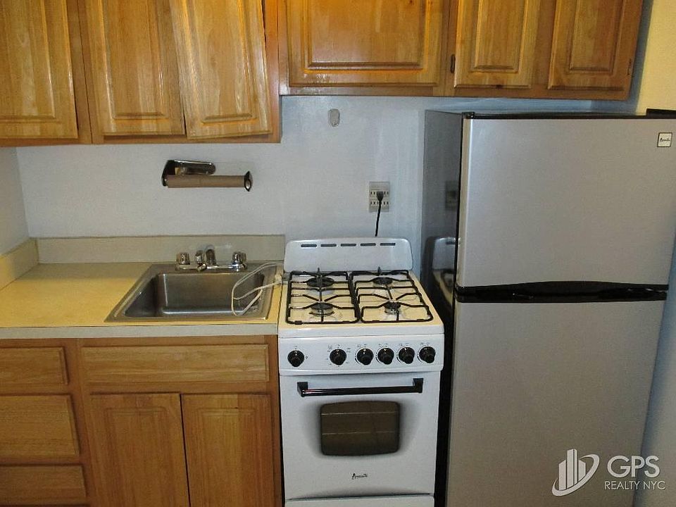 1st image of 345 W 29th St #1