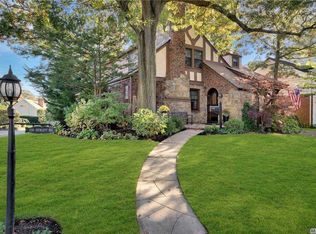 230 N Hewlett Ave, Merrick, NY 11566