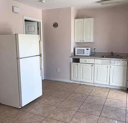 4th image of 916 Washington Palm Loop #5