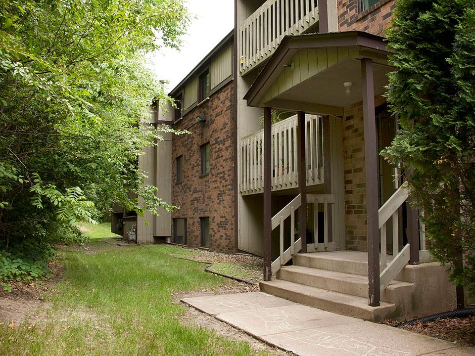 1st image of 420 Summit Ave S APT 204