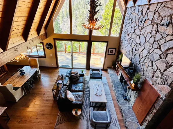 26591 Hillcrest Ln, Lake Arrowhead, CA 92352