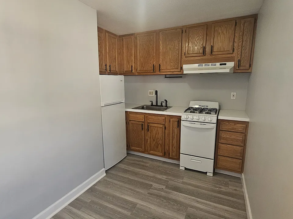 131 Green St #104