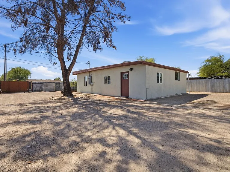 1220 N Catalina Ave — Photo 4