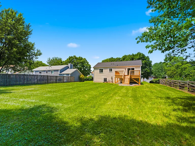 202 Leslie Ct #202 — Photo 37