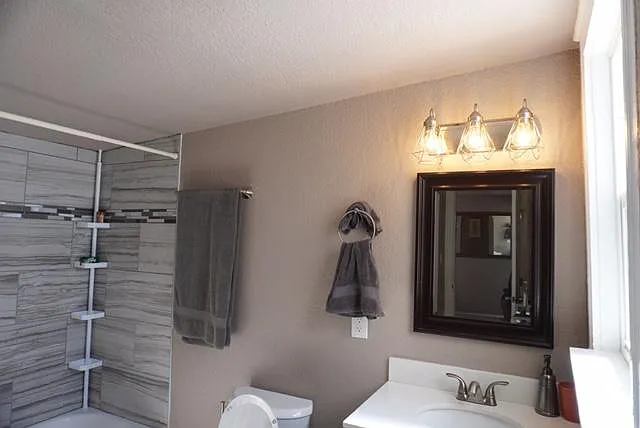926 E Moreno Ave — Photo 14
