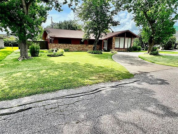 4th image of 3802 Dolphin Ln