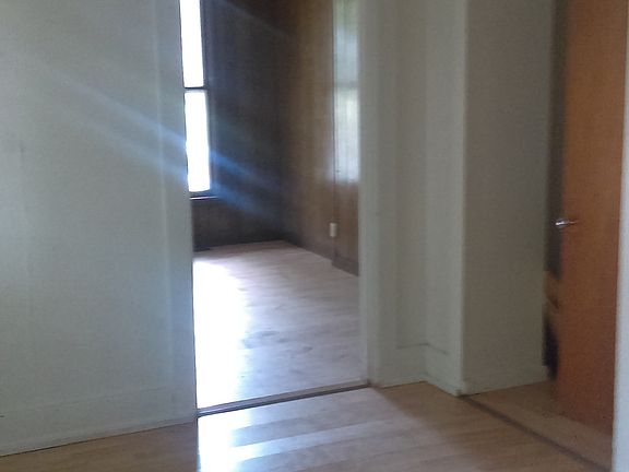4th image of 218 S 13th St