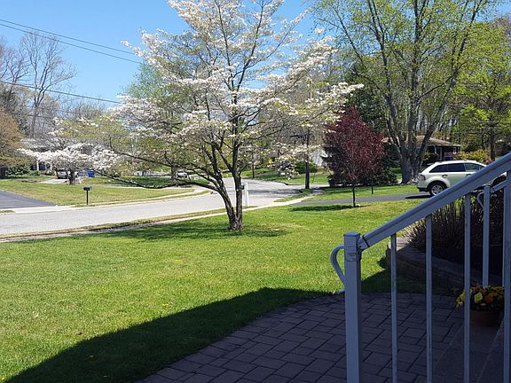 5th image of 851 Royal Ln