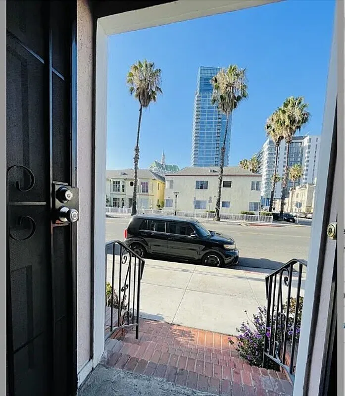 1 bed, 1.0 bath, $1,853 — Photo 2