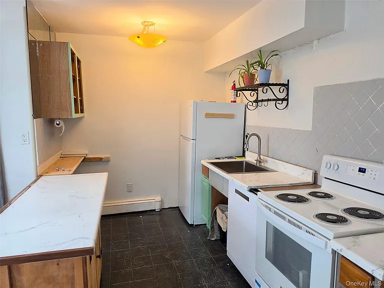 475 W Broadway #B2 — Photo 6
