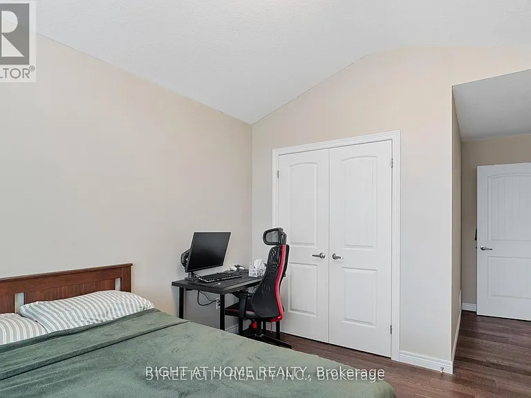 402 Tansbury St N — Photo 27