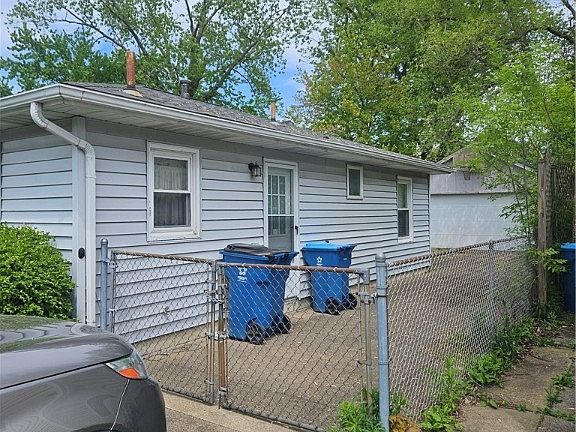 4th image of 1321 Madison Ave