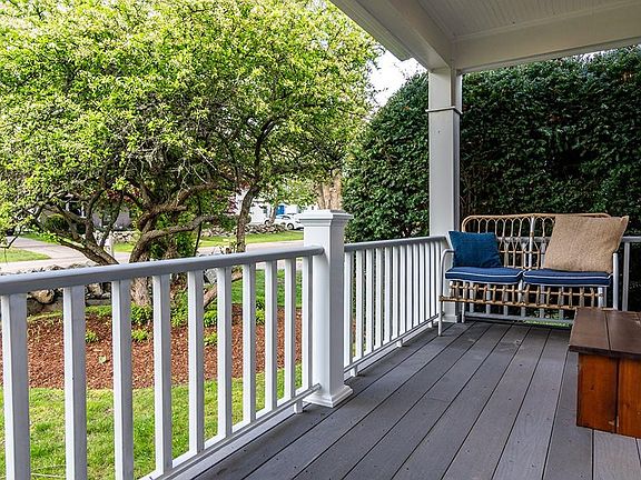 3rd image of 28 Palm Beach Ave