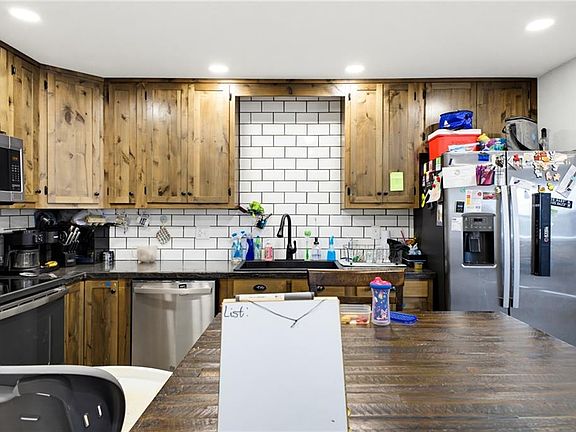5th image of 1001 Custer St