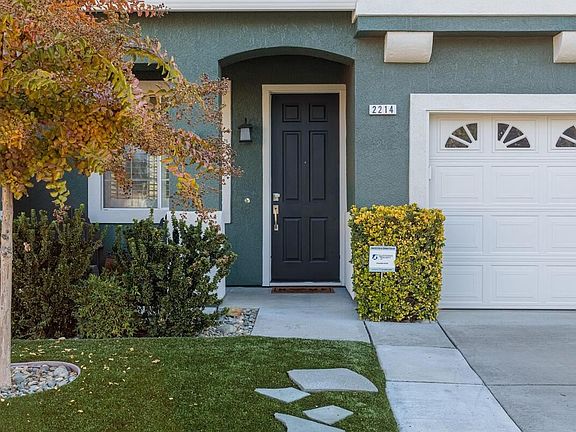 3rd image of 2214 Railway Cir