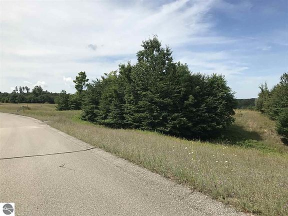 4th image of Horton Creek Dr