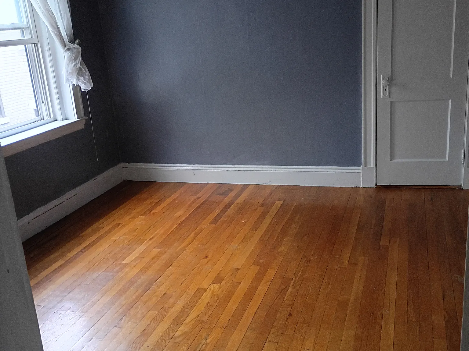 2 bed, 700 sqft, $2,300 — Photo 3