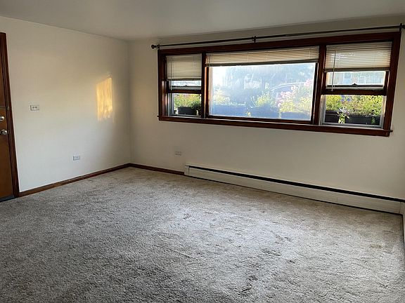 2nd image of 5643 W Montrose Ave #B