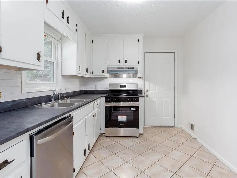 1093 Caprice Dr — Photo 15