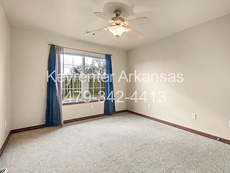1270 N Trinity Dr — Photo 14
