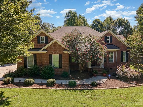 2nd image of 1521 Clay Hill Dr