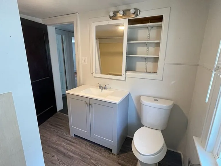 536 Pleasant St — Photo 9