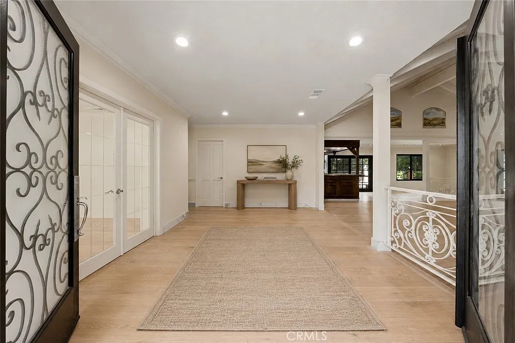 5 bed, 4205 sqft, $14,000 — Photo 2