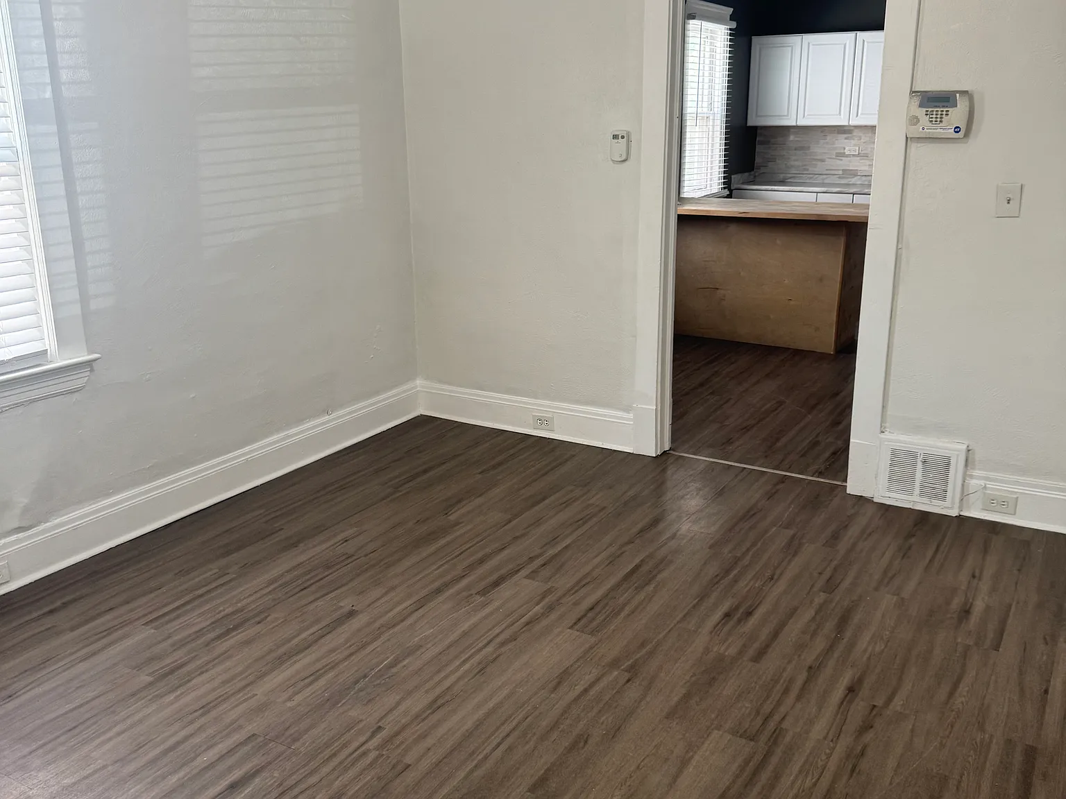 4 bed, $1,300 — Photo 2