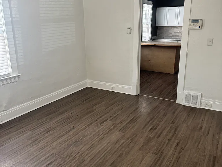 10209 Elwell Ave — Photo 2