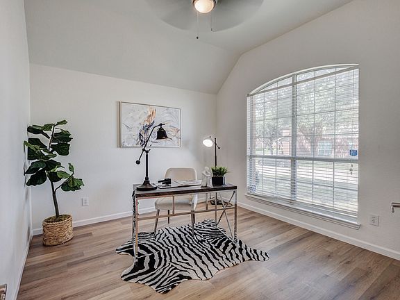 4th image of 809 Camellia Ct