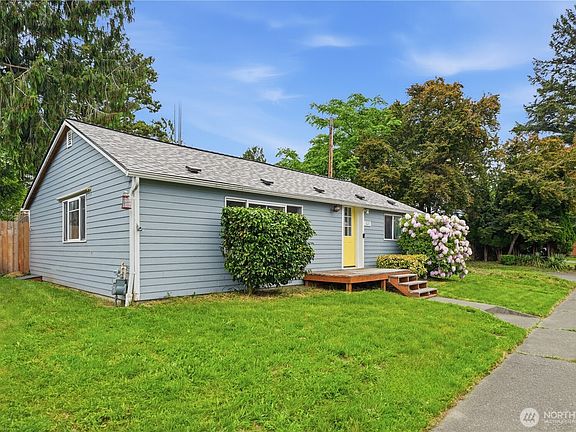 2nd image of 207 Cedar Ave