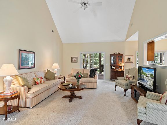 5th image of 2878 St James Drive SE