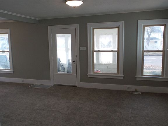 3rd image of 1132 W Lexington Ave