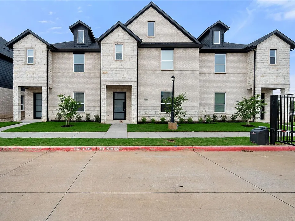 2333 Spring Park Blvd