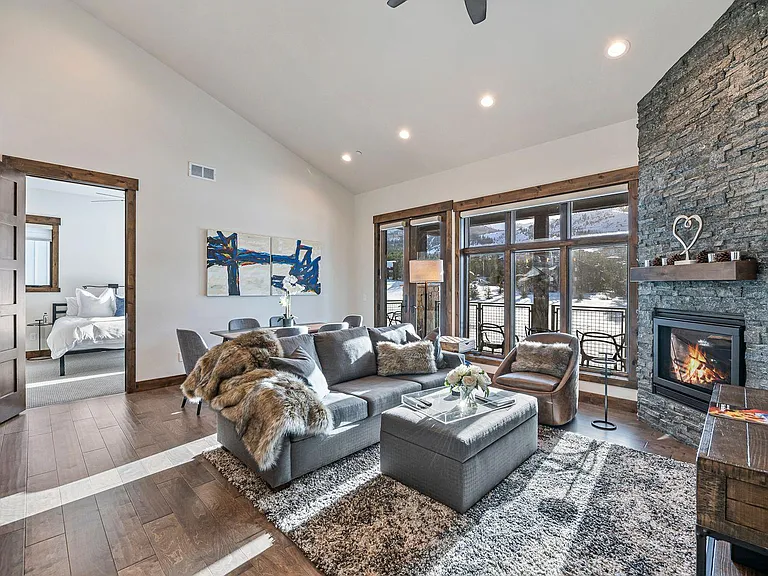 3793 Blackstone Dr #F — Photo 11